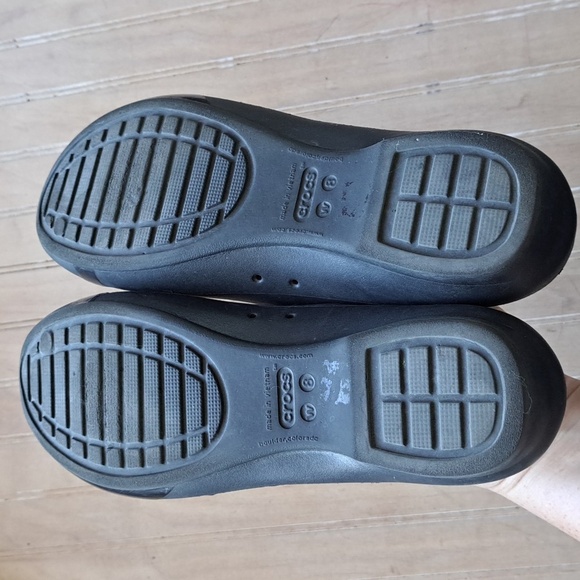 Crocs Woman’s Black Ballet Flats Lightweight Slip On Patent Strip Causal - Picture 6 of 9